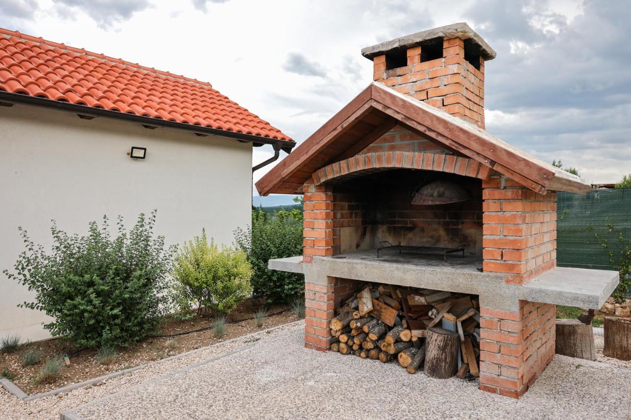 Villa Ena With Pool & Jacuzzi Donji Kasic Exterior photo