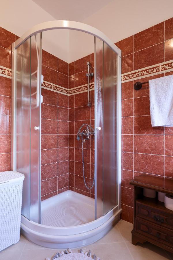 Villa Ena With Pool & Jacuzzi Donji Kasic Exterior photo