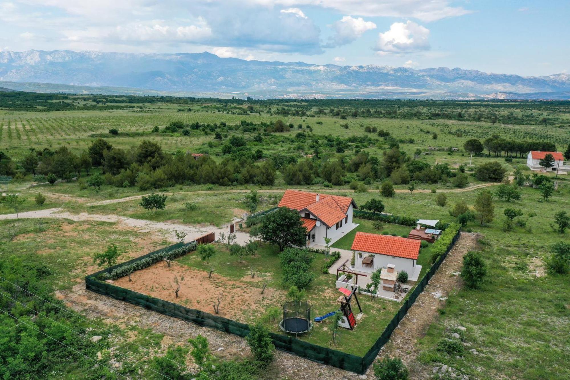 Villa Ena With Pool & Jacuzzi Donji Kasic Exterior photo